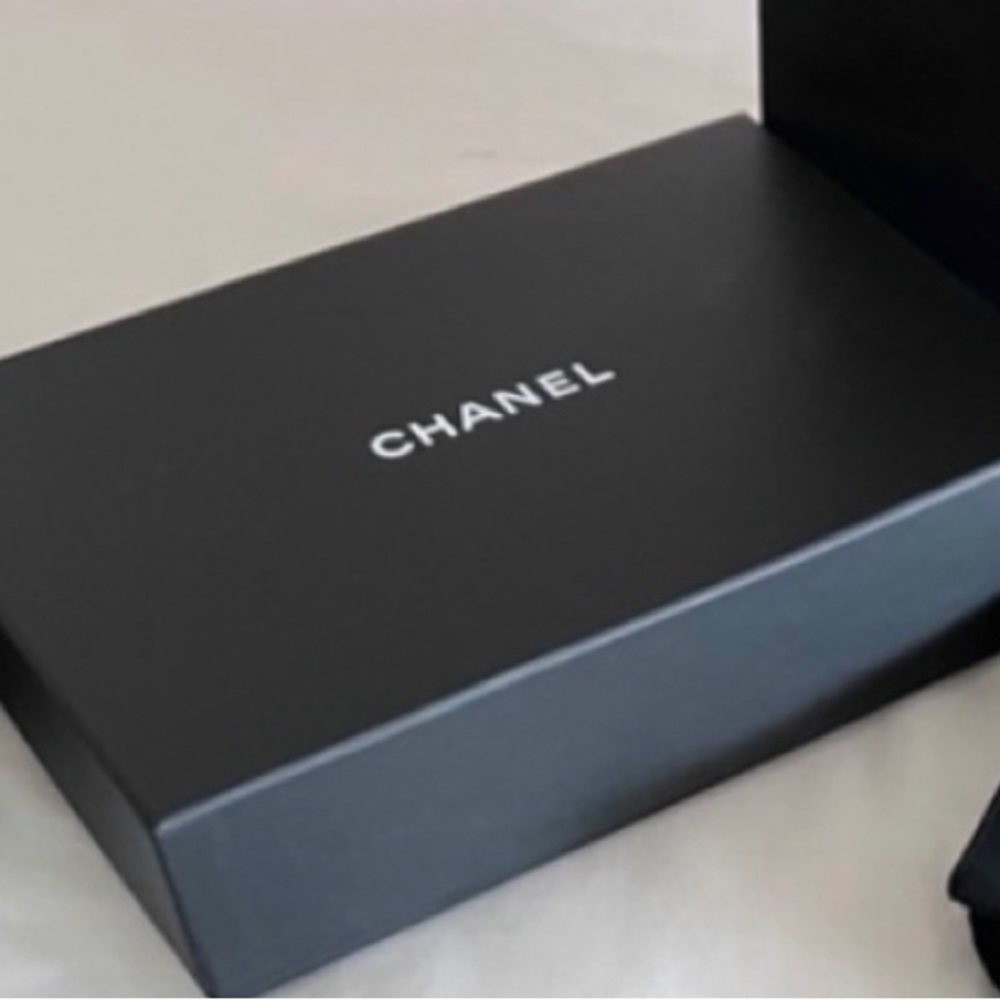 Chanel WOC Box